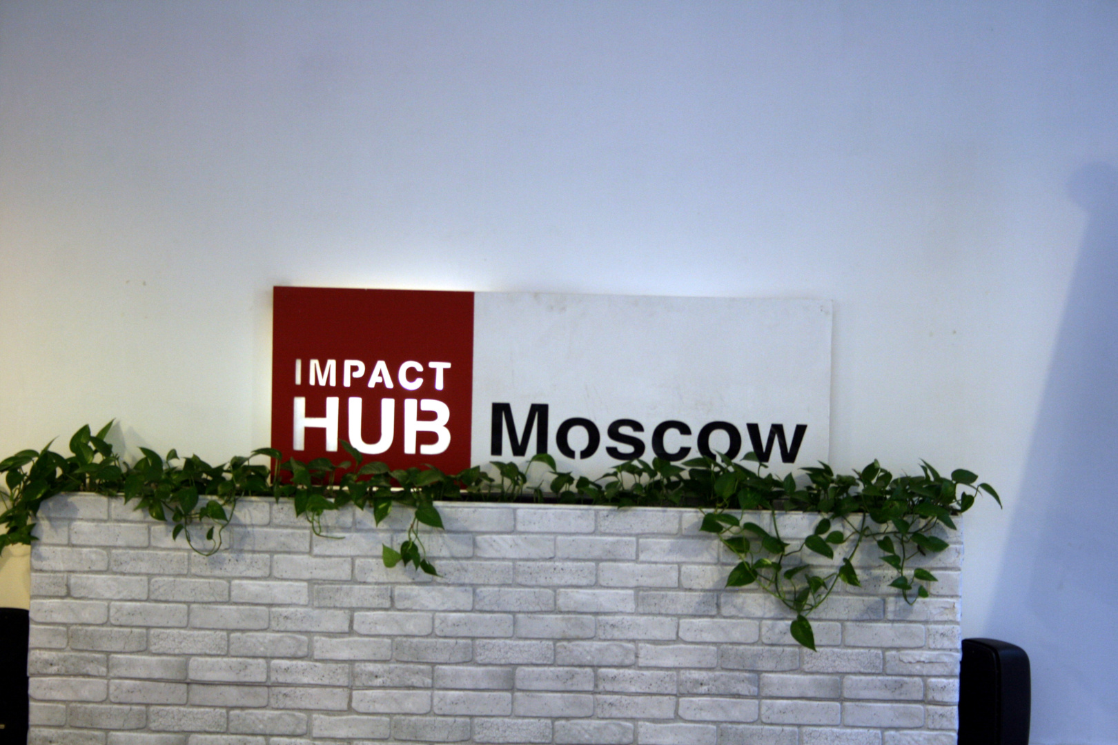 Логотип Impact Hub Moscow